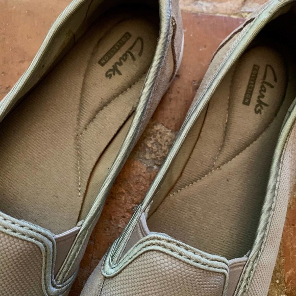 Clarks Shoes Womens Loafers Slip On Flats Grey/Taupe Color SIZE 7.5M - Picture 2 of 9